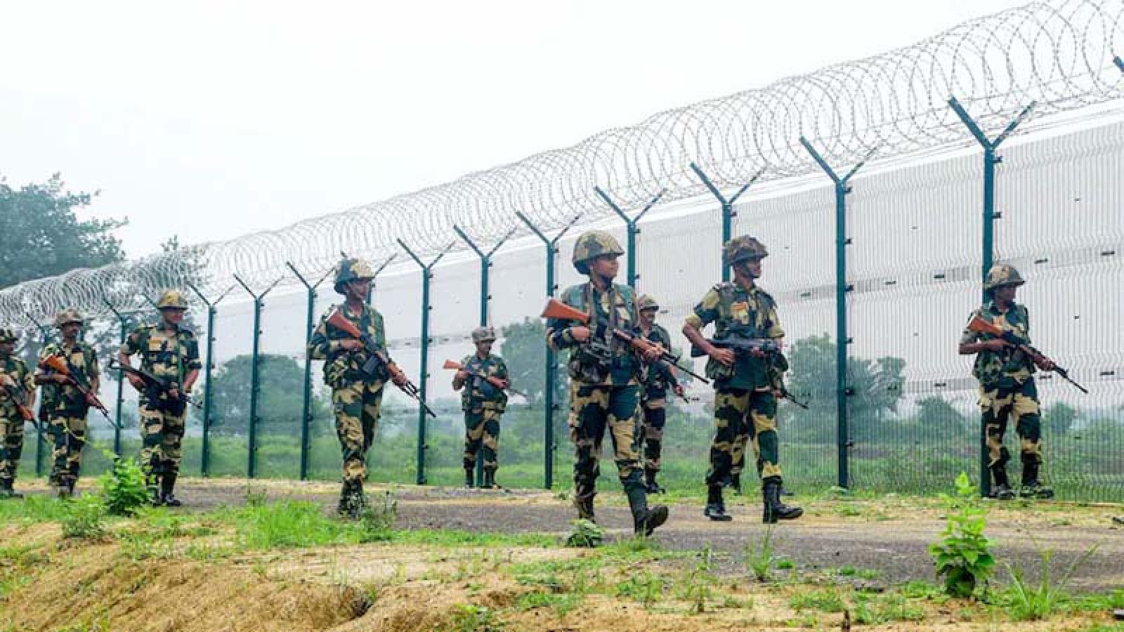 বাংলাদেশ সীমান্তে পাকিস্তানি গুপ্তচর সন্দেহে একজনকে আটক করেছে ভারত