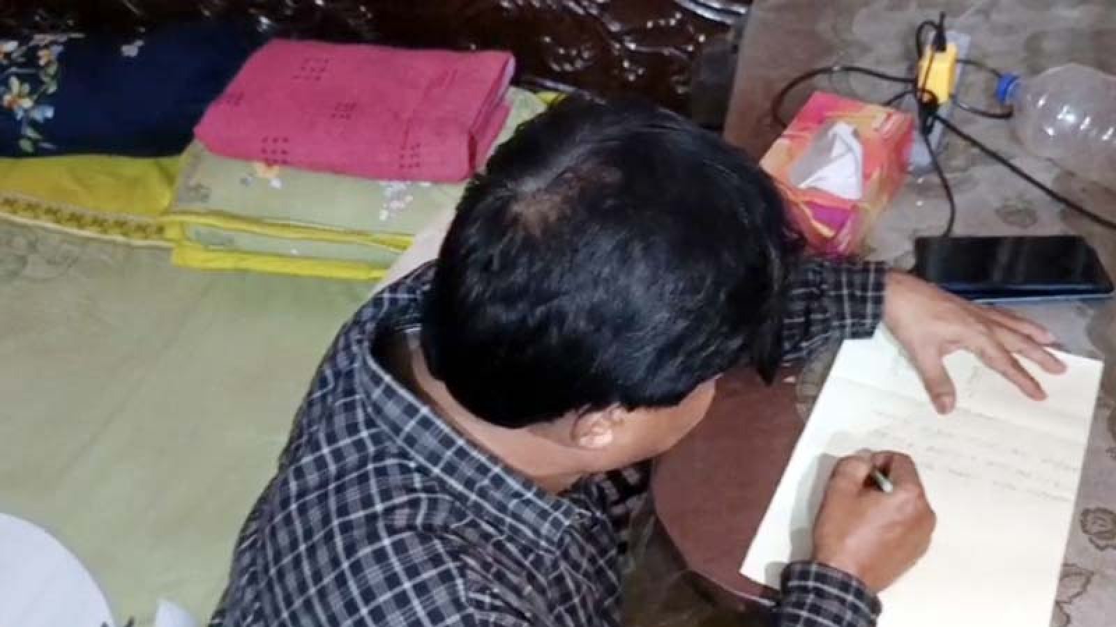 পল্লী বিদ্যুতের ডিজিএম সাইফুল নারী কেলেঙ্কারিতে জনতার হাতে ধরা, মুচলেকায় মুক্তি