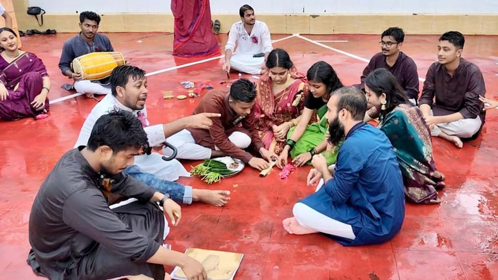 মন কেড়েছে ‘পুতুল প্রহর’