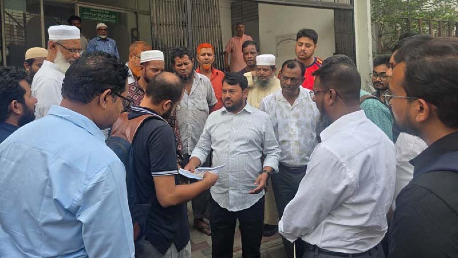 সোনাদিঘি জামে মসজিদের সম্প্রসারণ ও আধুনিকায়নের লক্ষ্যে পরিদর্শনে রাসিক প্রশাসক