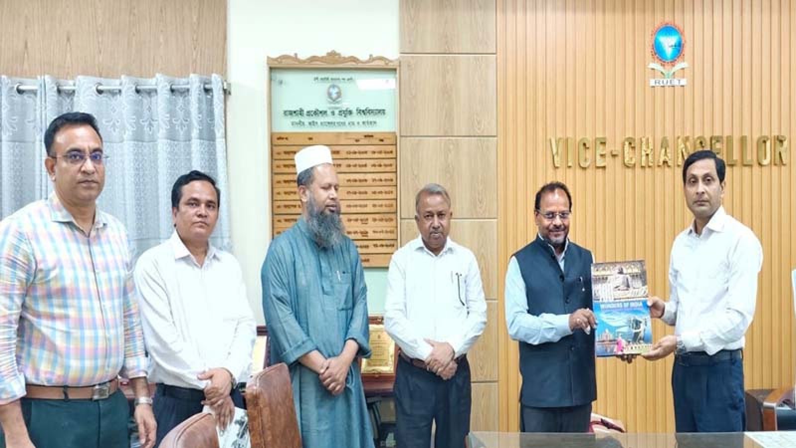 রুয়েট উপাচার্যের সাথে সৌজন্য সাক্ষাৎ করলেন ভারতের সহকারী হাইকমিশনার