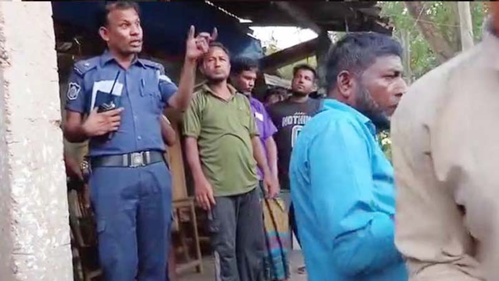 ‘আমি পোশাক লাগিয়েছি ঘুষের টাকা দিয়ে, ঘুষ খাওয়ার জন্যই’
