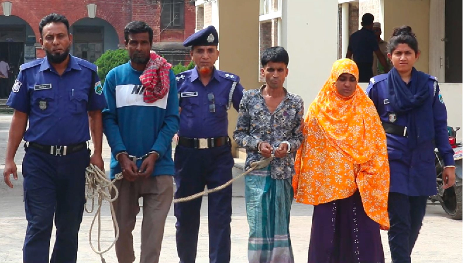 বেড়ায় অটোরিক্সা চালক ফজলু হত্যার রহস্য উদঘাটন, স্ত্রীসহ গ্রেপ্তার ৩