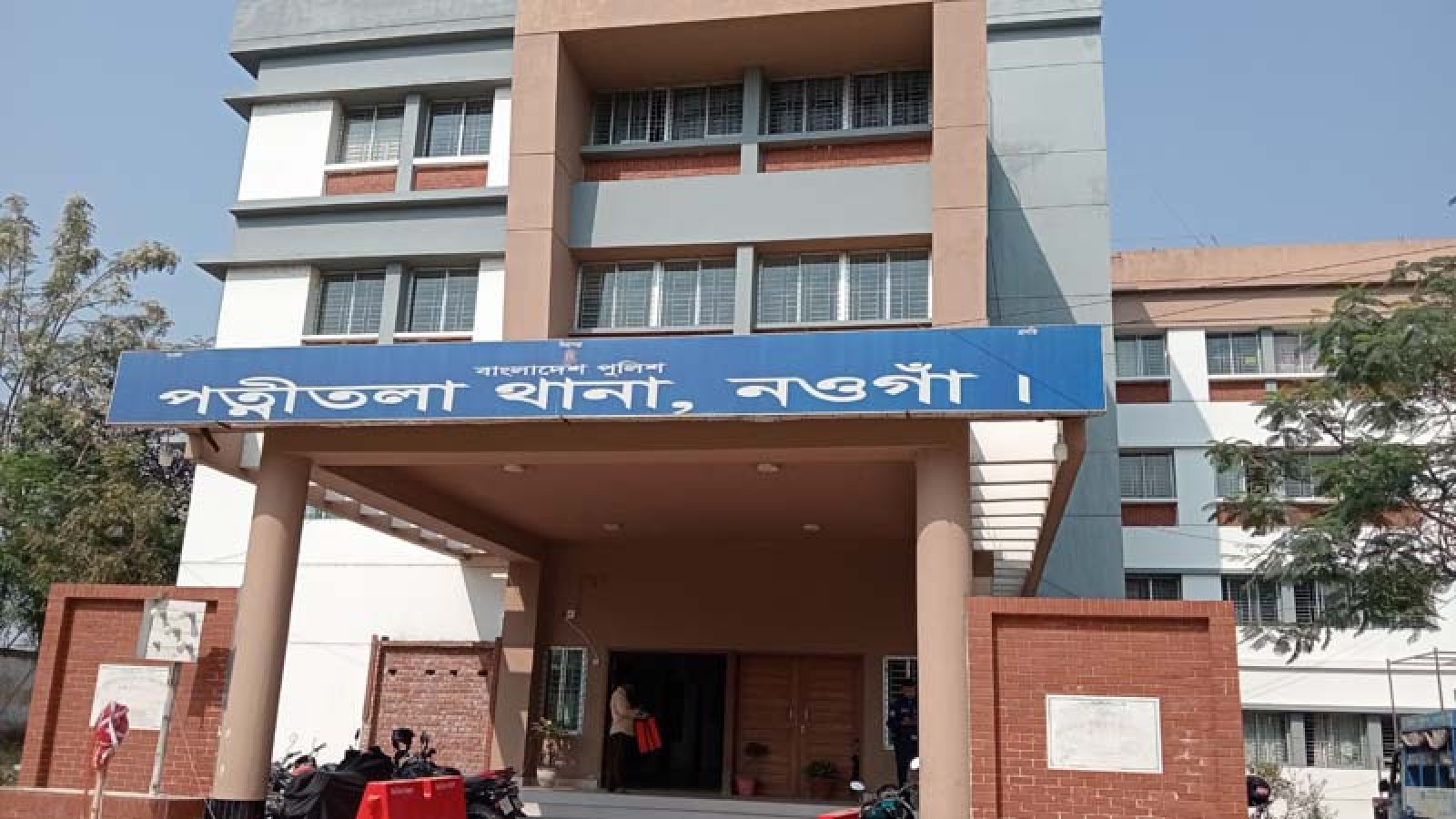 পত্নীতলায় স্ত্রীকে খুন, ঘাতক স্বামী গ্রেফতার!