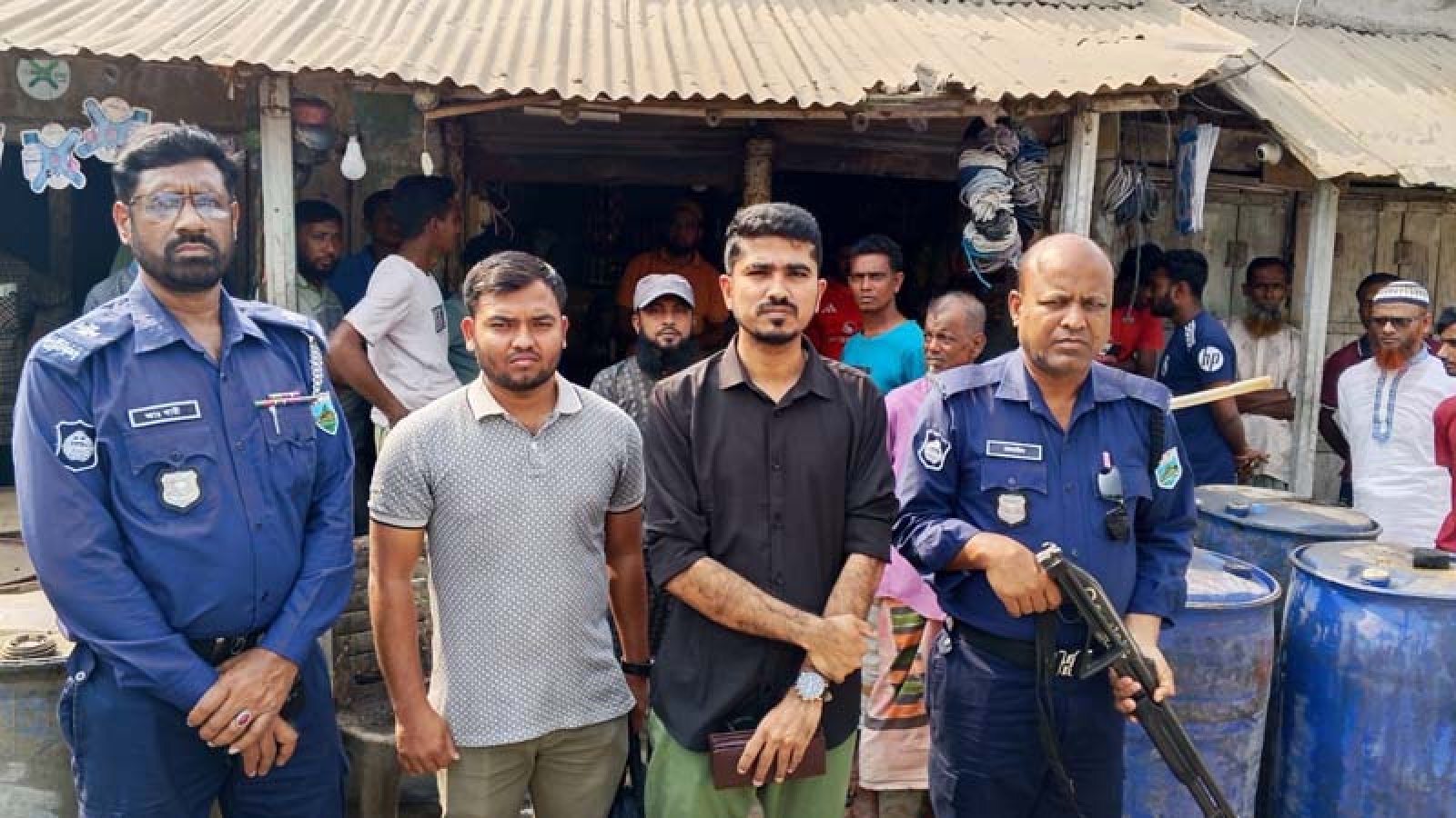 পুঠিয়ায় মেয়াদোত্তীর্ণ কীটনাশক জব্দ, ব্যবসায়ীকে ৫০ হাজার টাকা জরিমানা