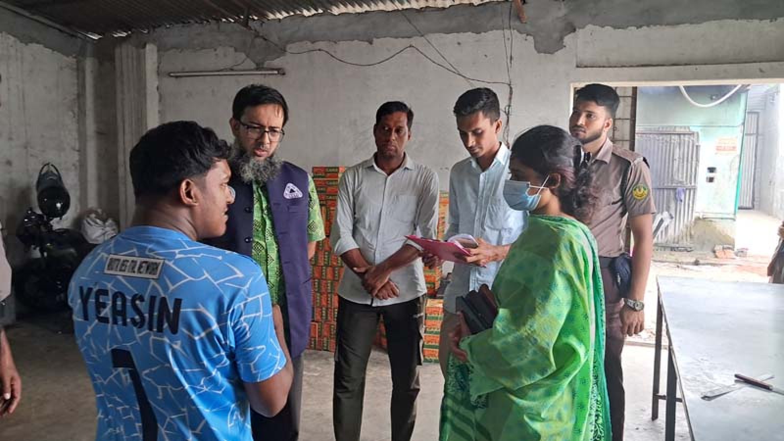 রাজশাহীতে বিএসটিআই’র অনুমোদনহীন জন্মদিনের কেক উৎপাদনকারীকে জরিমানা