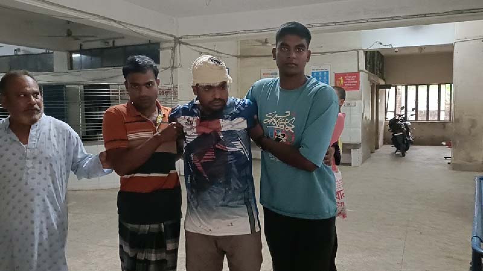 শিবগঞ্জে সালিশ চলাকালে হামলা,  আহত ১