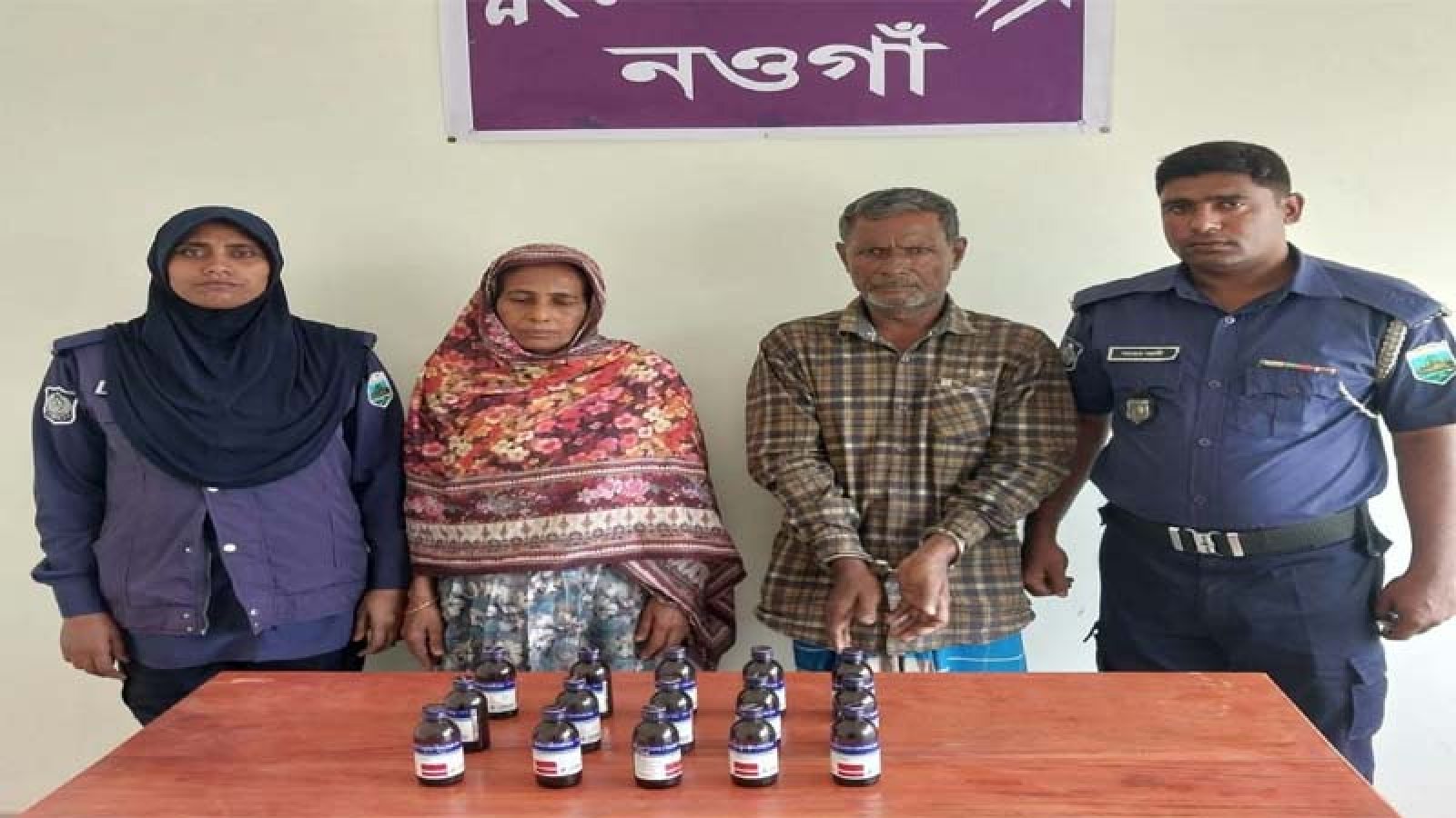 পত্নীতলায় ভারতীয় মাদকদ্রব্যসহ দম্পতি আটক