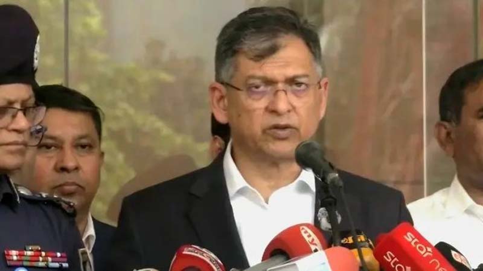 লুট হওয়া অস্ত্র উদ্ধারে বিশেষ ইউনিট, খোঁজ দিলে ২ লাখ টাকা পুরস্কার : স্বরাষ্ট্রমন্ত্রী