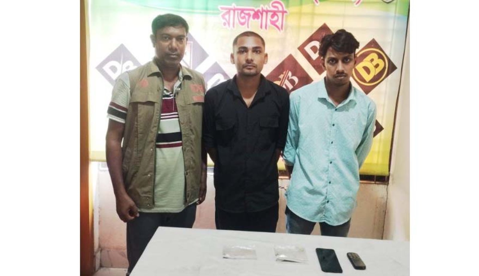 চারঘাটে হেরোইনসহ দুই মাদক কারবারি গ্রেপ্তার