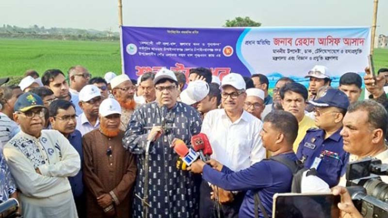 চাঁপাইনবাবগঞ্জে সাড়ে ৫ কোটি  টাকা ব্যয়ে নবাবখাল পুনঃখনন কাজের উদ্বোধন