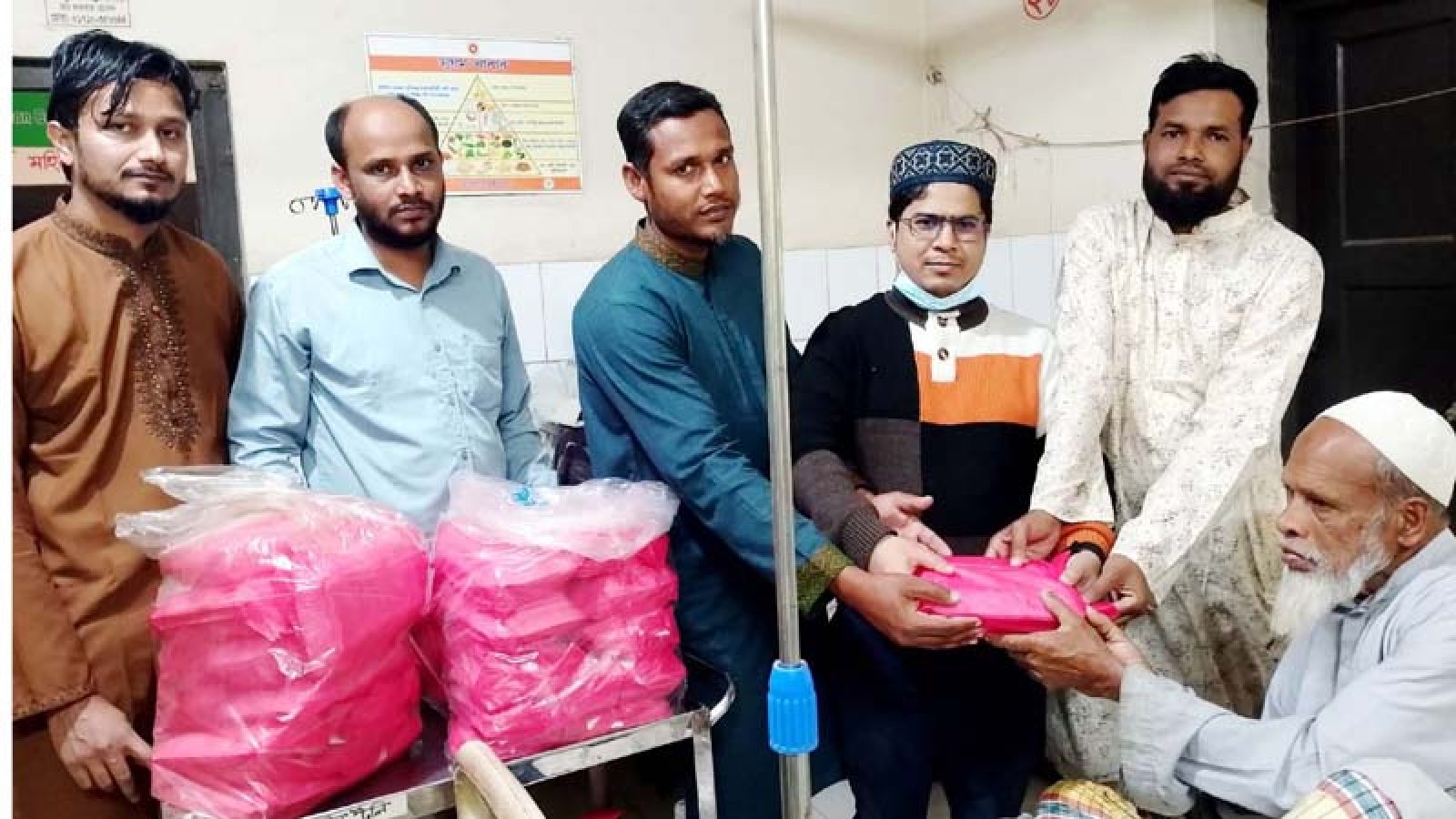 ধামইরহাটে এনসিপির প্রতিষ্ঠা বার্ষিকীতে হাসপাতালে ১শত রোগীর মাঝে ইফতার বিতরণ