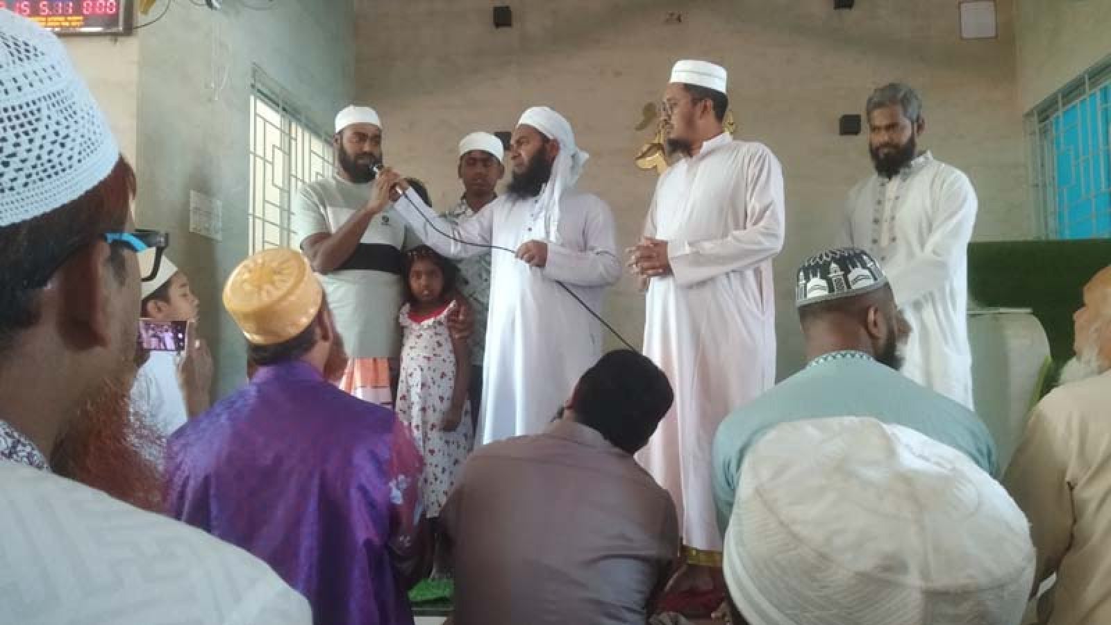 চারঘাটে হিন্দু সনাতন ধর্ম থেকে ইসলাম ধর্ম গ্রহণ করেন ১ টি পরিবার