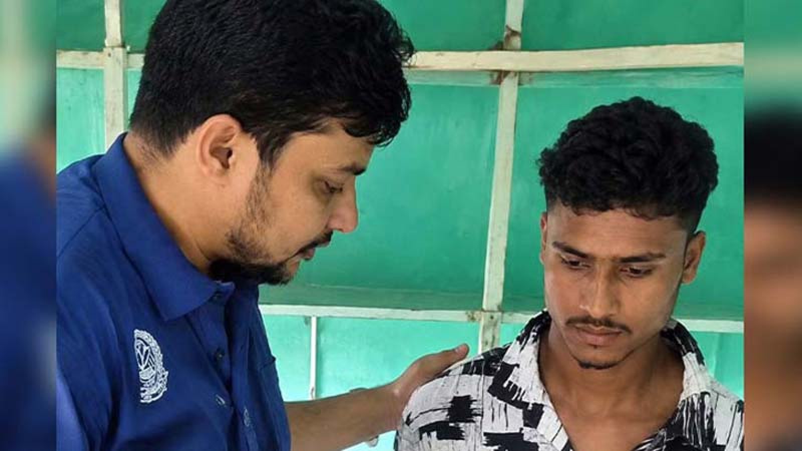 এবার আইফোনের জন্য বন্ধুকে গলাকেটে হত্যা