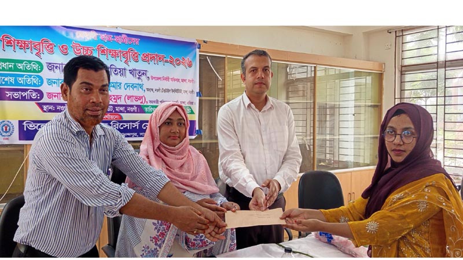 মান্দায় ভার্কের শিক্ষাবৃত্তি পেল ৩২ মেধাবী শিক্ষার্থী