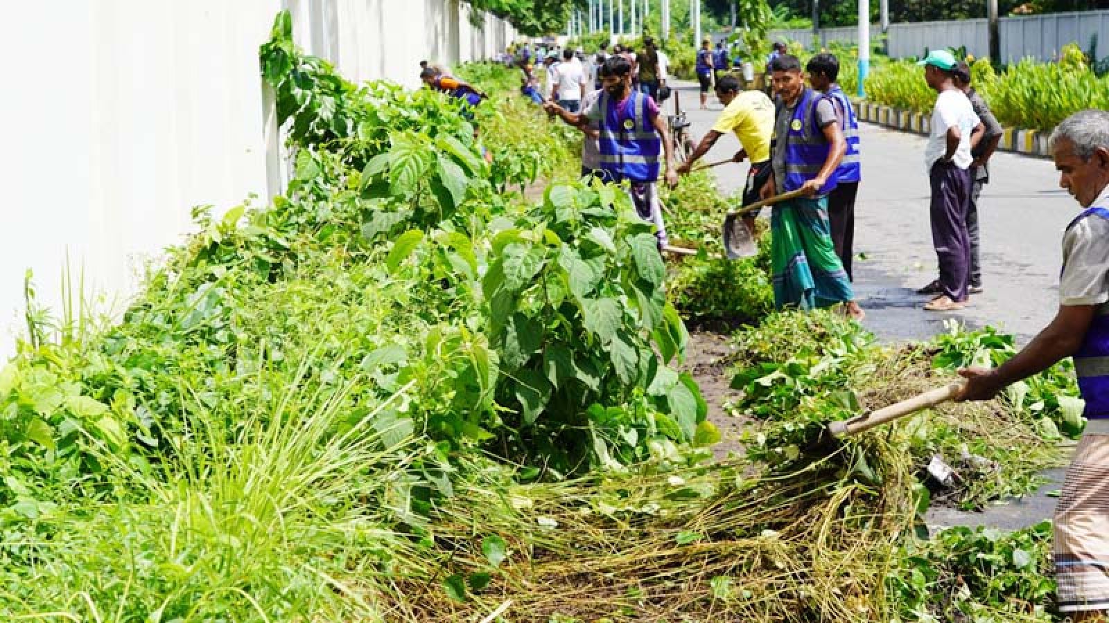 রাজশাহী সিটি কর্পোরেশনের বিশেষ পরিচ্ছন্নতা অভিযান পরিচালিত