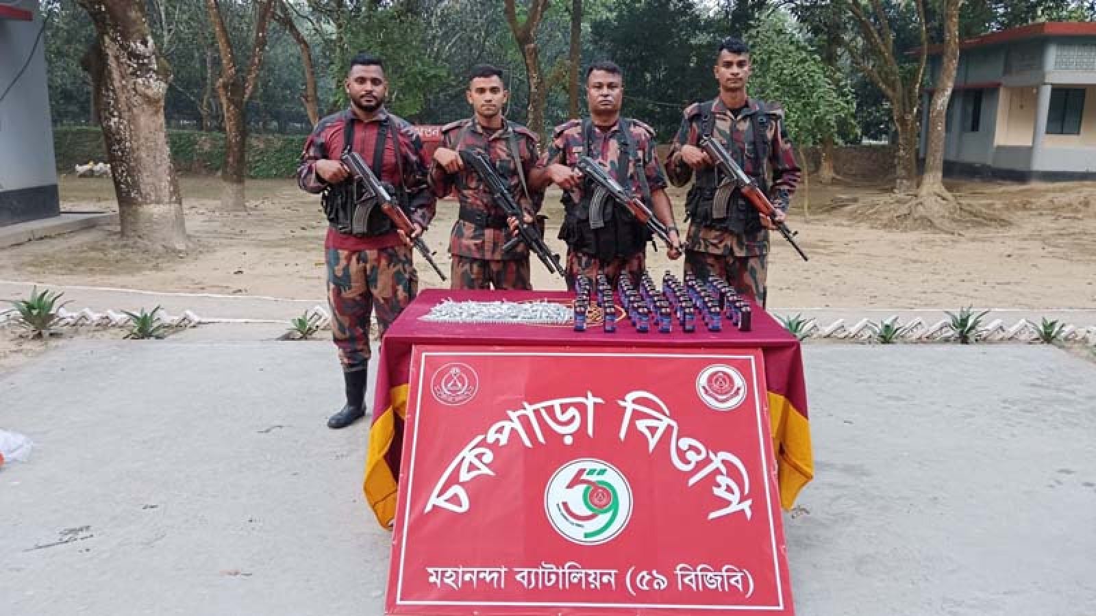 শিবগঞ্জে বিজিবির অভিযানে নেশাজাতীয় সিরাপ-ইনজেকশন উদ্ধার