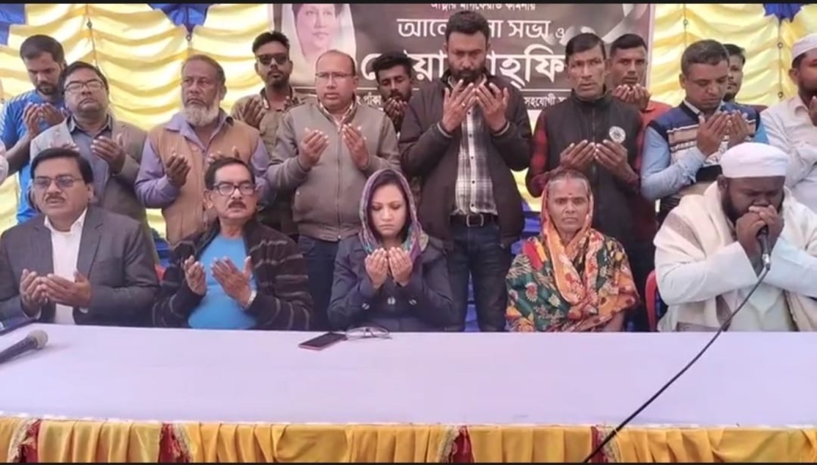 বাগাতিপাড়ায় খালেদা জিয়ার রুহের মাগফিরাত কামনায় দোয়া মাহফিলে ব্যারিস্টার পুতুল