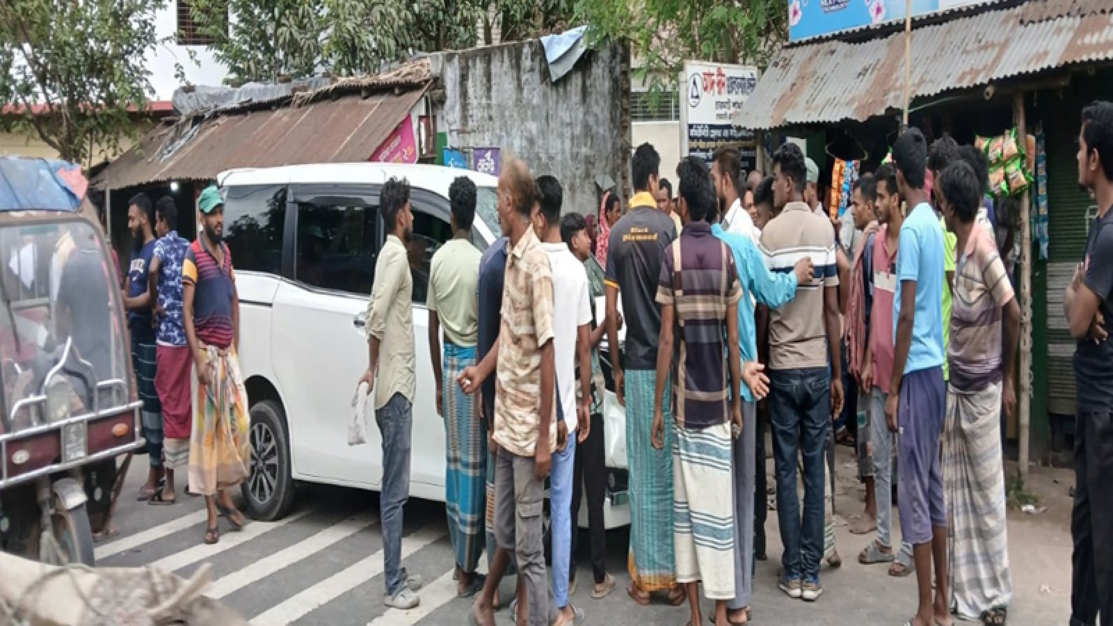 বাঘায় স্কুল ছাত্র মাইক্রোর চাপায় নিহত