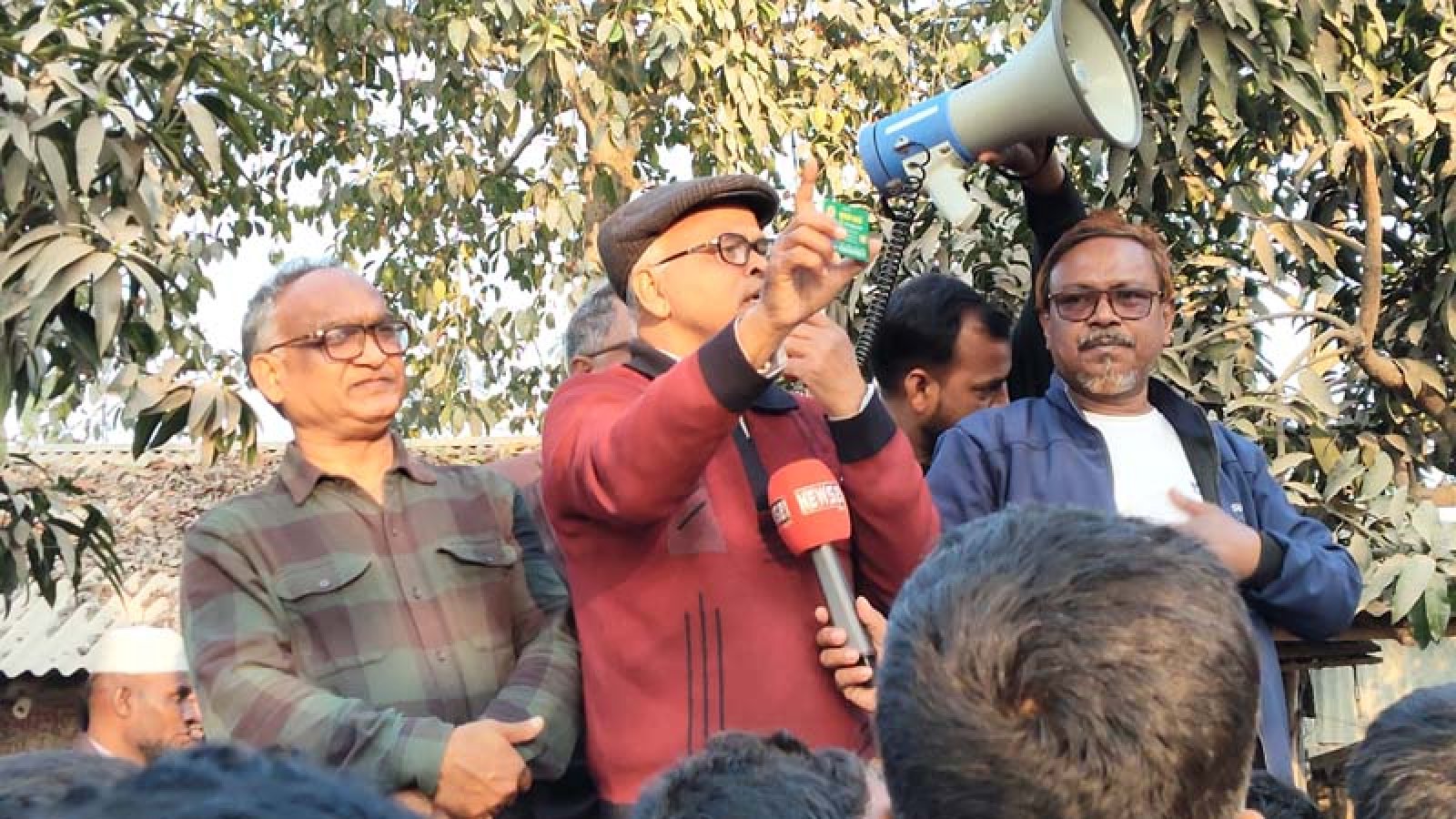 নিয়ামতপুরে ধানের শীষ প্রার্থীর পক্ষে মিছিল ও প্রচারণা