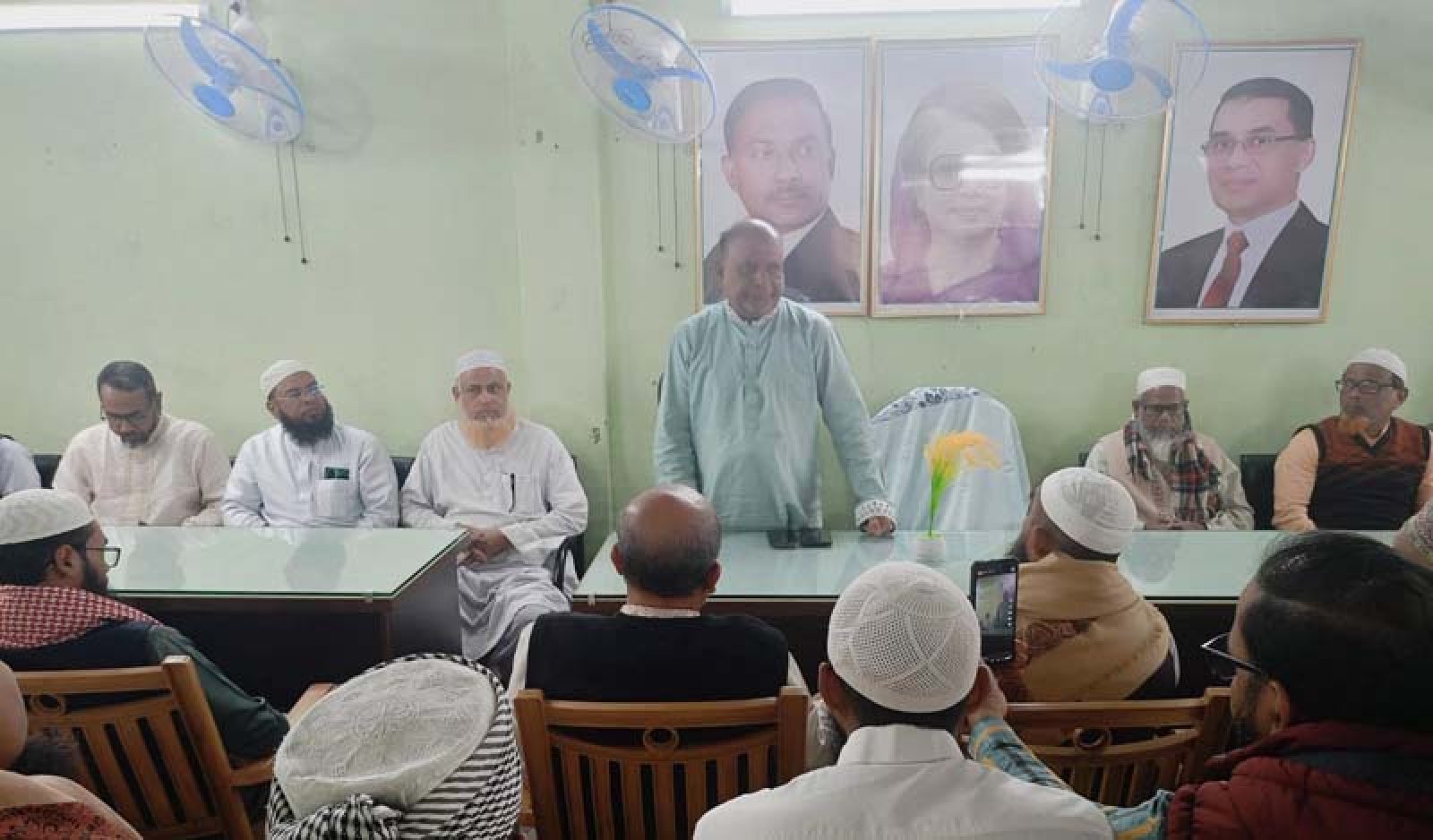 জামায়াত আমাদের ঘাড়ে বন্দুক ফুটায়ে ক্ষমতায় যেতে চায় : সামসুজ্জোহা