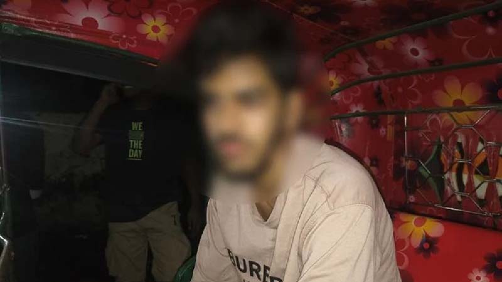 ফেনীতে নারী শিক্ষার্থীদের নিয়ে অশালীন মন্তব্য, যুবক পুলিশ হেফাজতে