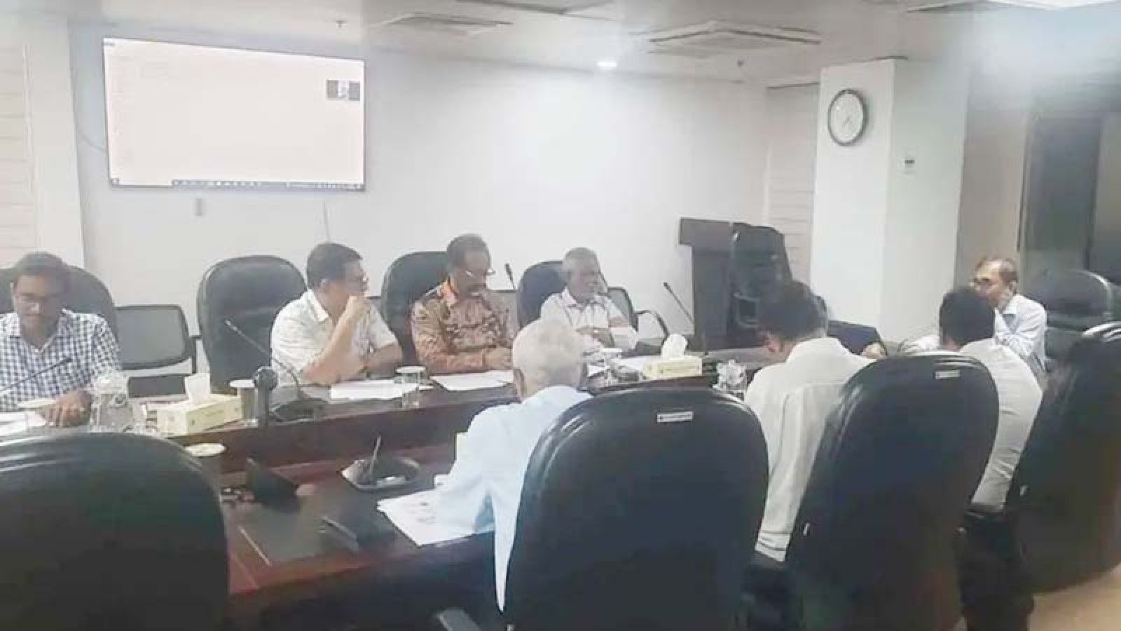 ভাড়া বাড়ানোর নিষ্ফল বৈঠক, দূরপাল্লায় ও মহানগরে বাড়তে পারে ২২ পয়সা