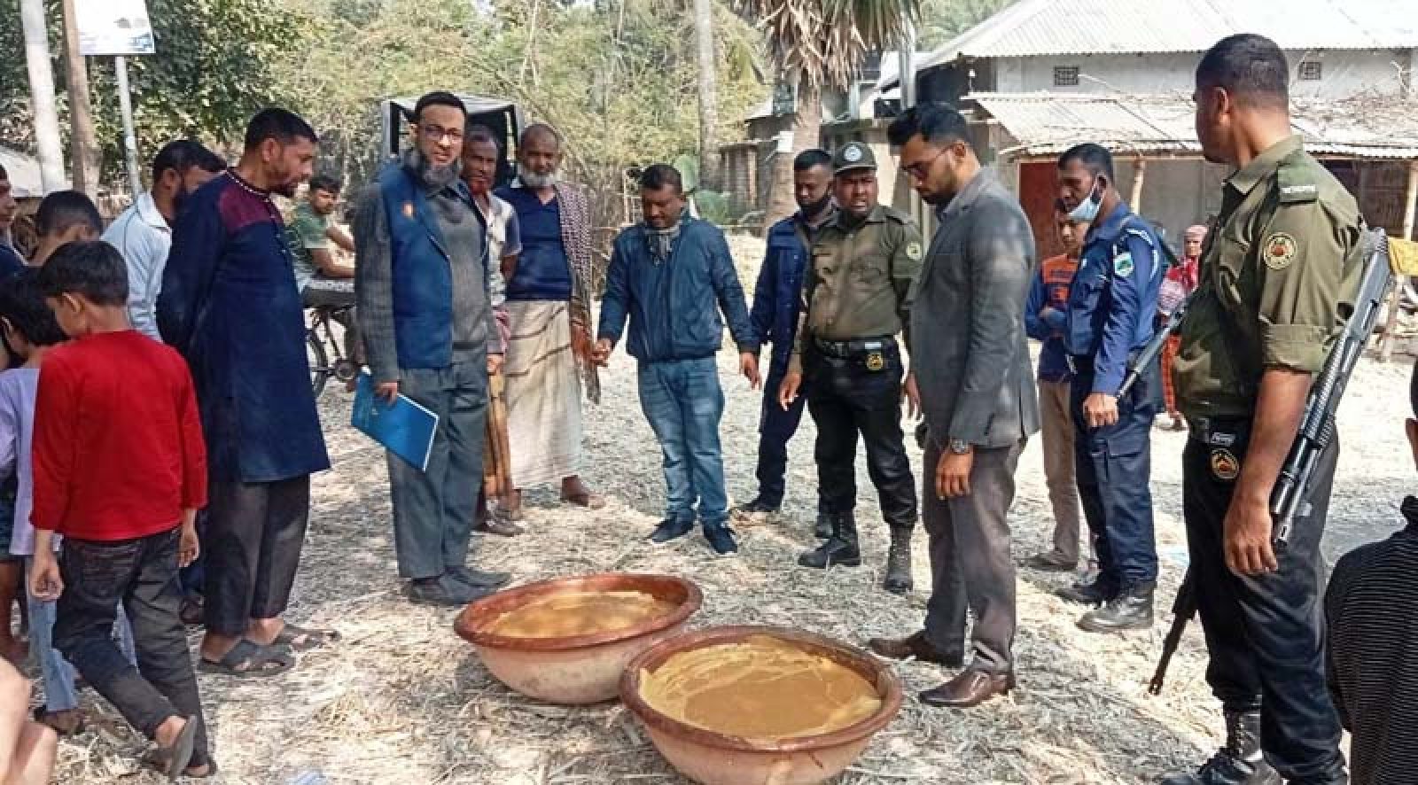 চারঘাটে ২ মণ ভেজাল গুড় জব্দ, জরিমানা ৬০ হাজার