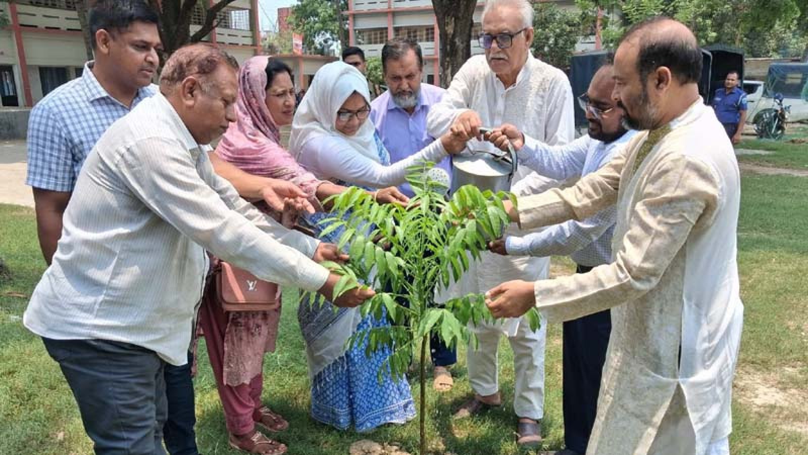 চারঘাটে বৃক্ষরোপণ কর্মসূচির উদ্বোধন