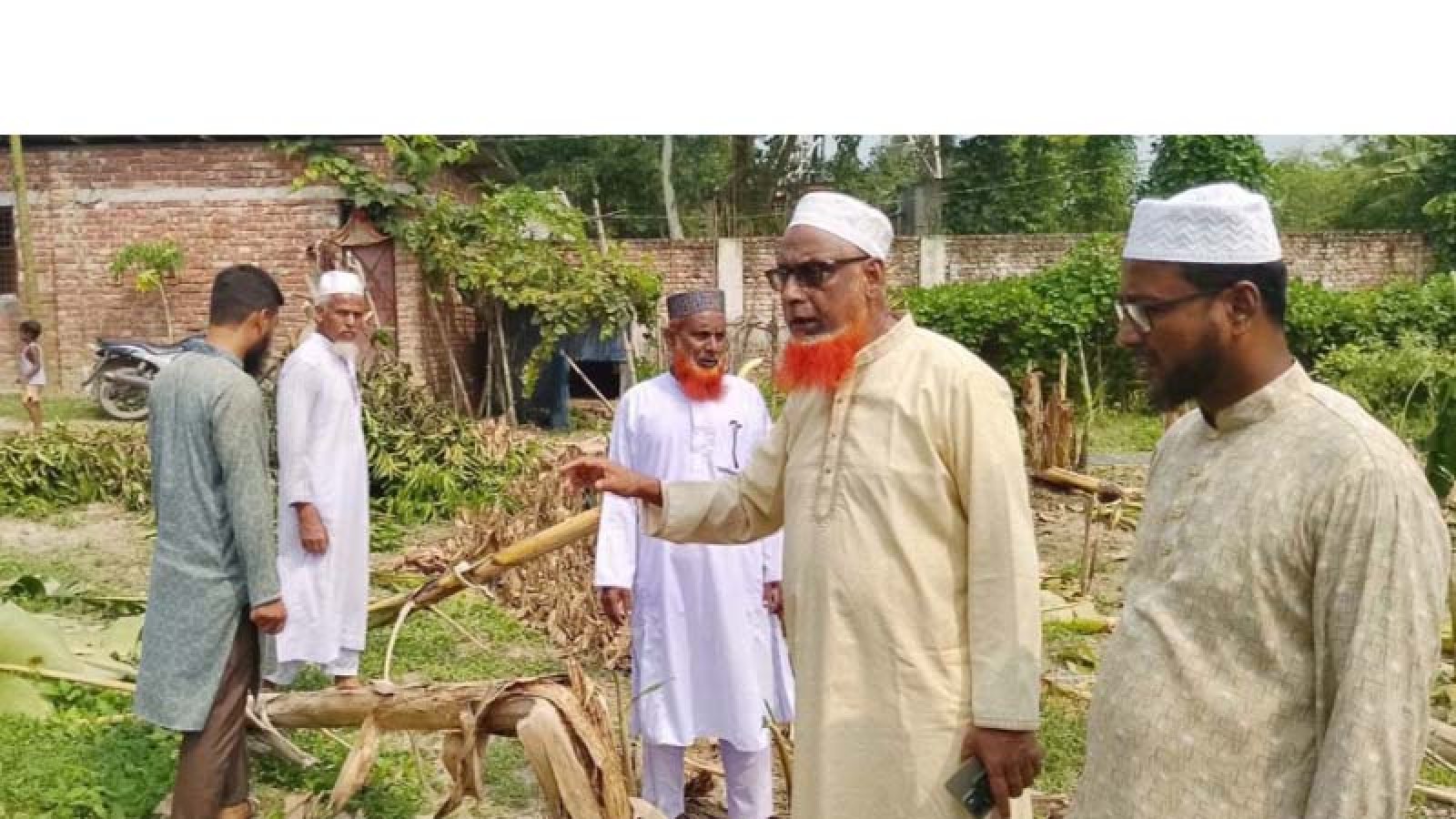 ধামইরহাটে মধ্যরাতে বাড়িঘর ভাঙচুর ও লুটপাটের অভিযোগ, ঘটনাস্থল পরিদর্শনে এমপি এনামুল হক