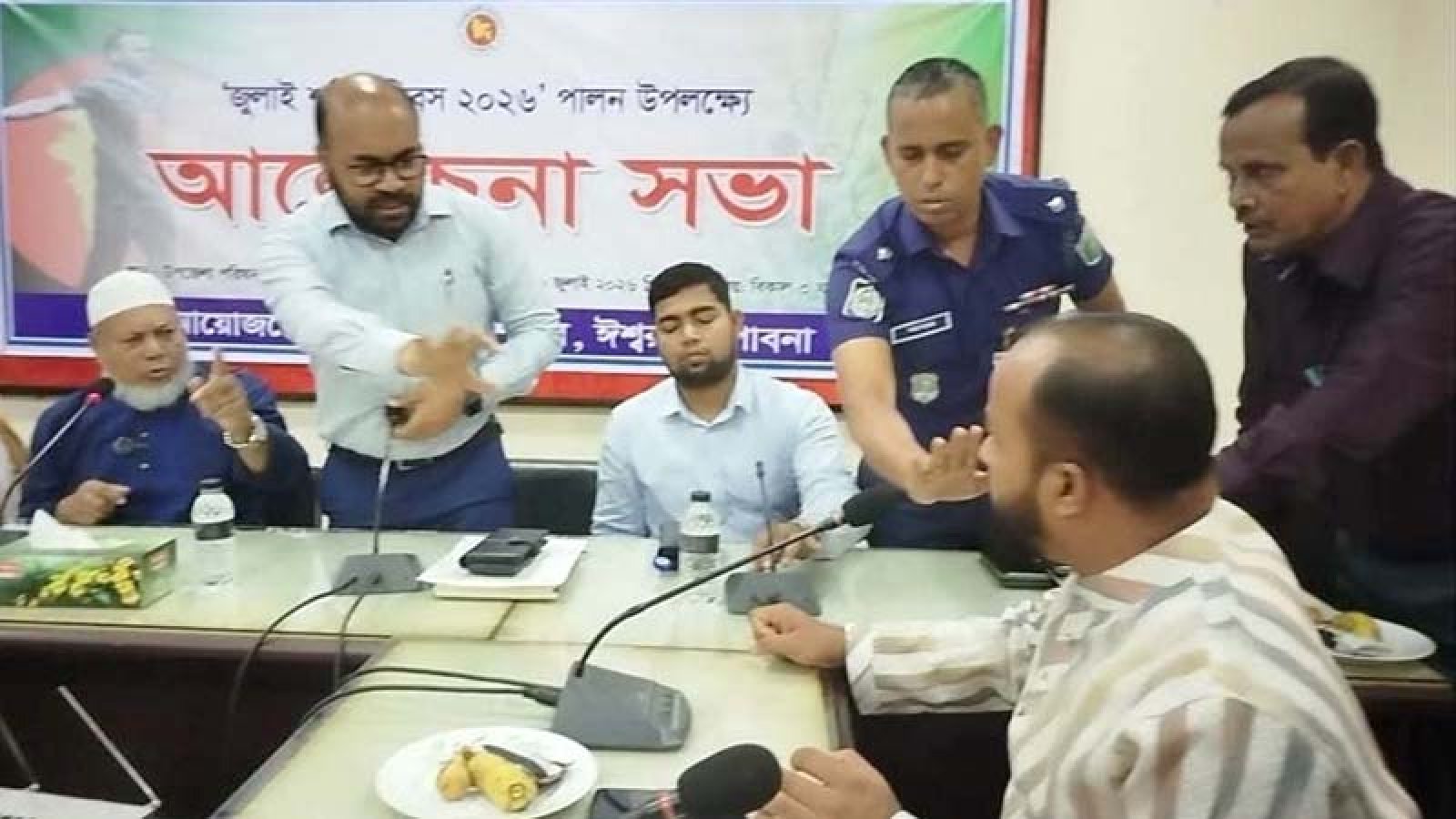 জুলাই শহীদ দিবসের সভায় জামায়াতের এমপি ও বিএনপি নেতার তুমুল বাগবিতণ্ডা