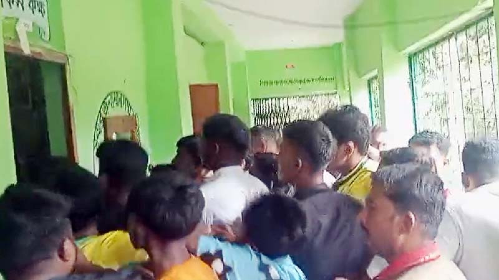 ম্যানেজিং কমিটি গঠন নিয়ে স্কুলে হামলা; প্রধান শিক্ষককে মারধরের অভিযোগ