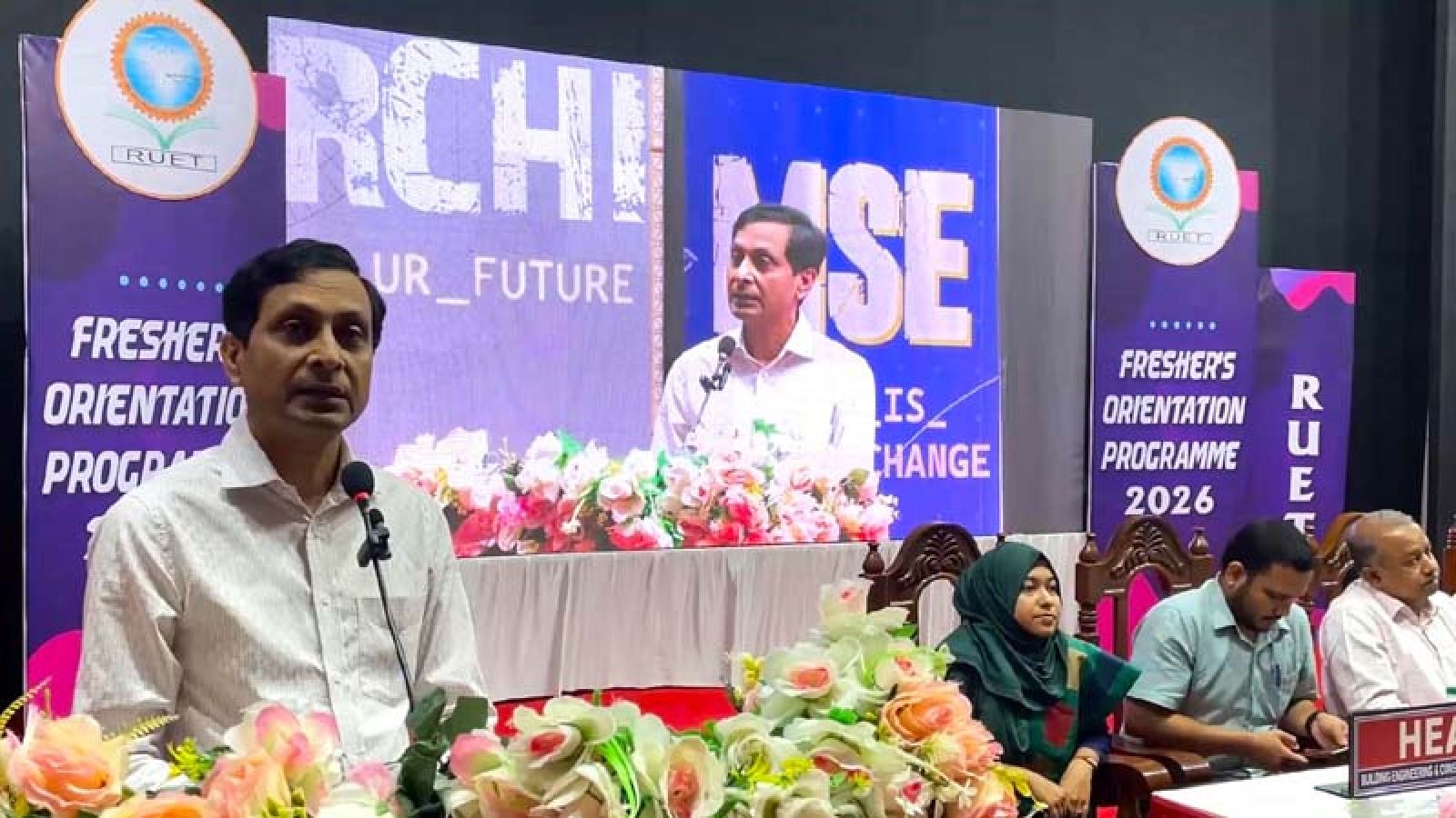 ব্যবহারের সীমাবদ্ধ না থেকে উদ্ভাবনী প্রযুক্তিতে স্বয়ংসম্পূর্ণ করতে হবে: রুয়েট উপাচার্য