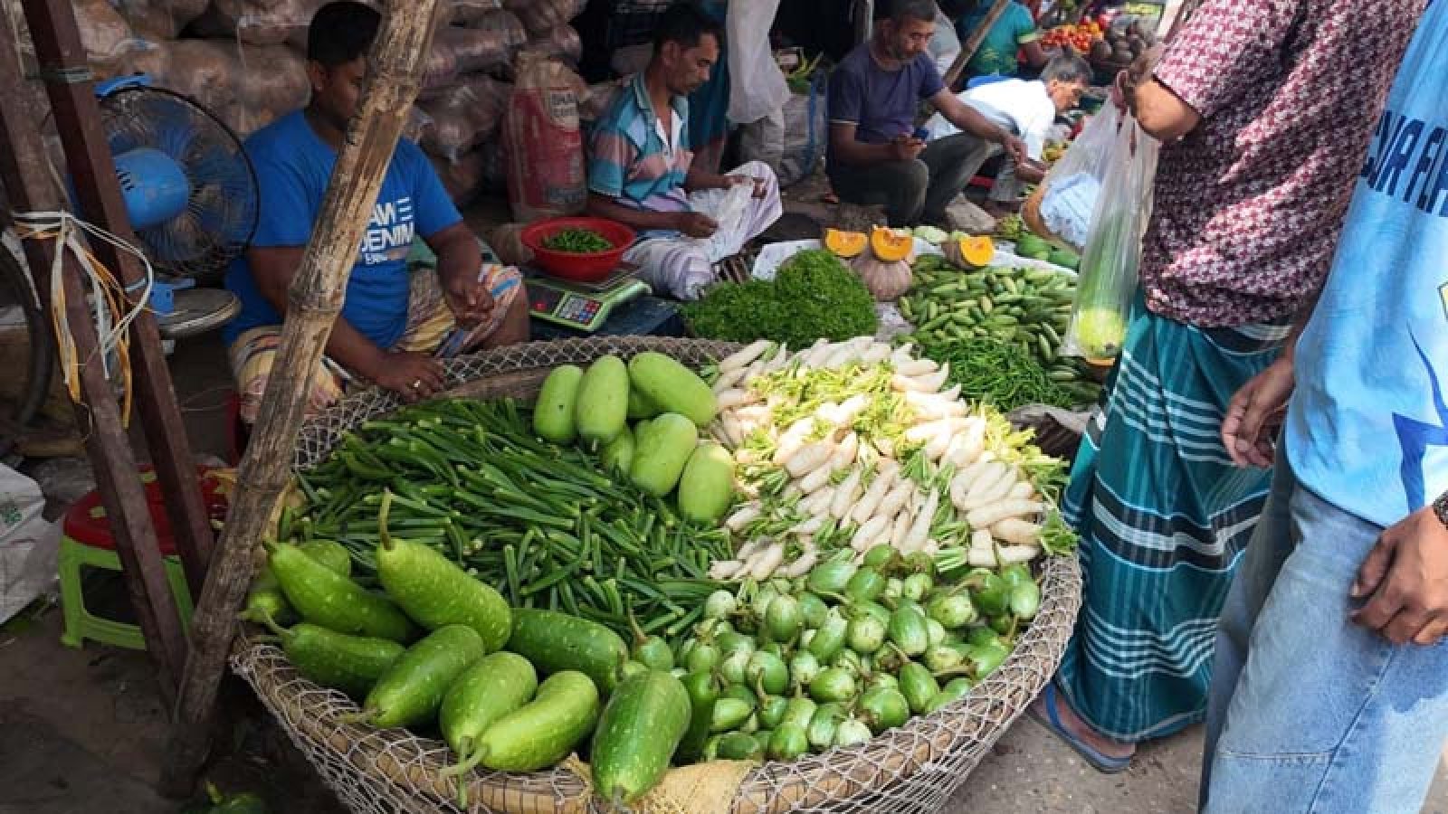 বাজারে শীতের সবজিতে বৈচিত্র্য, দাম চড়া