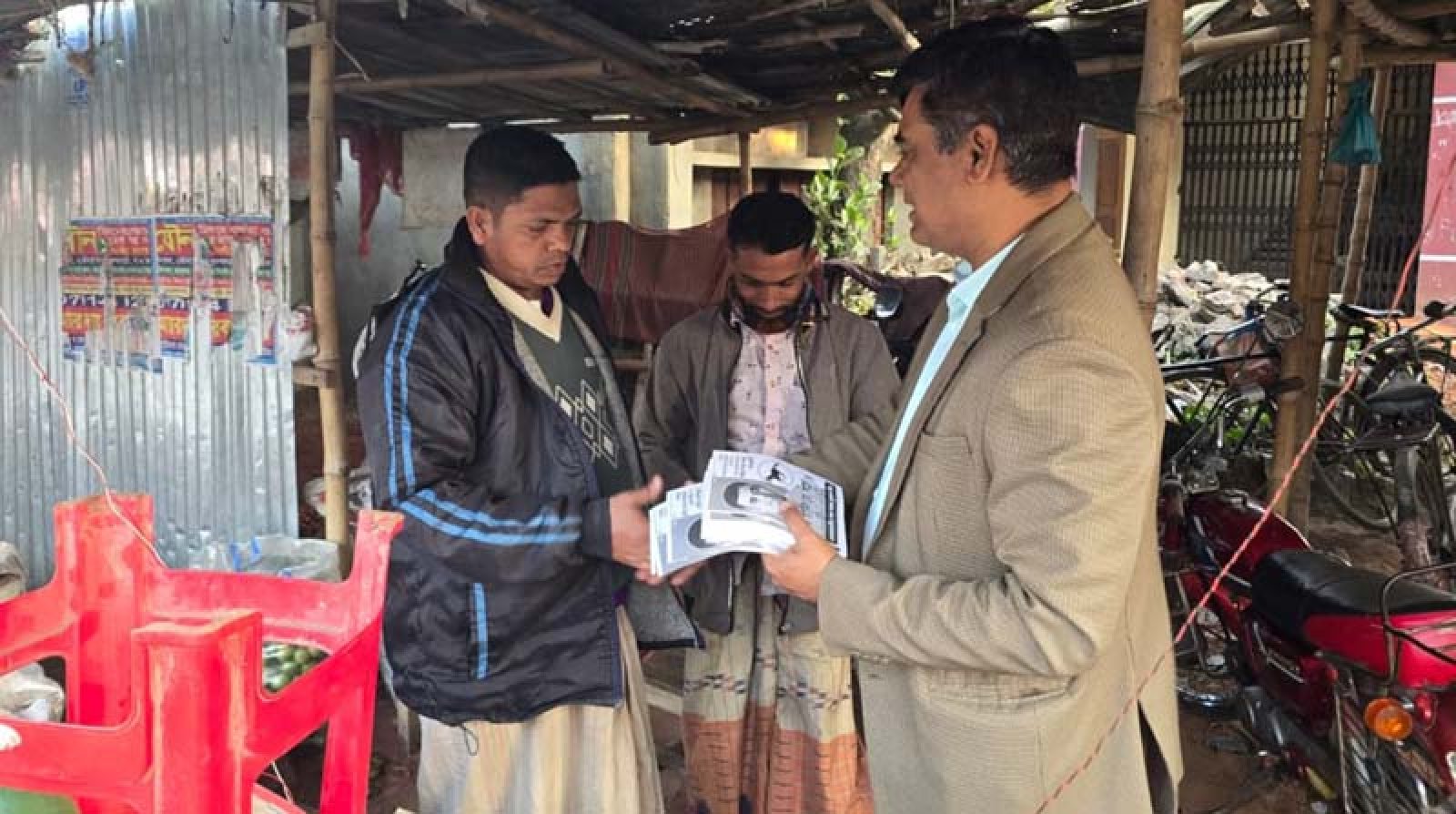দুর্গাপুরে স্বতন্ত্র প্রার্থী শিমুলের ঘোড়া প্রতীকের প্রচারণা