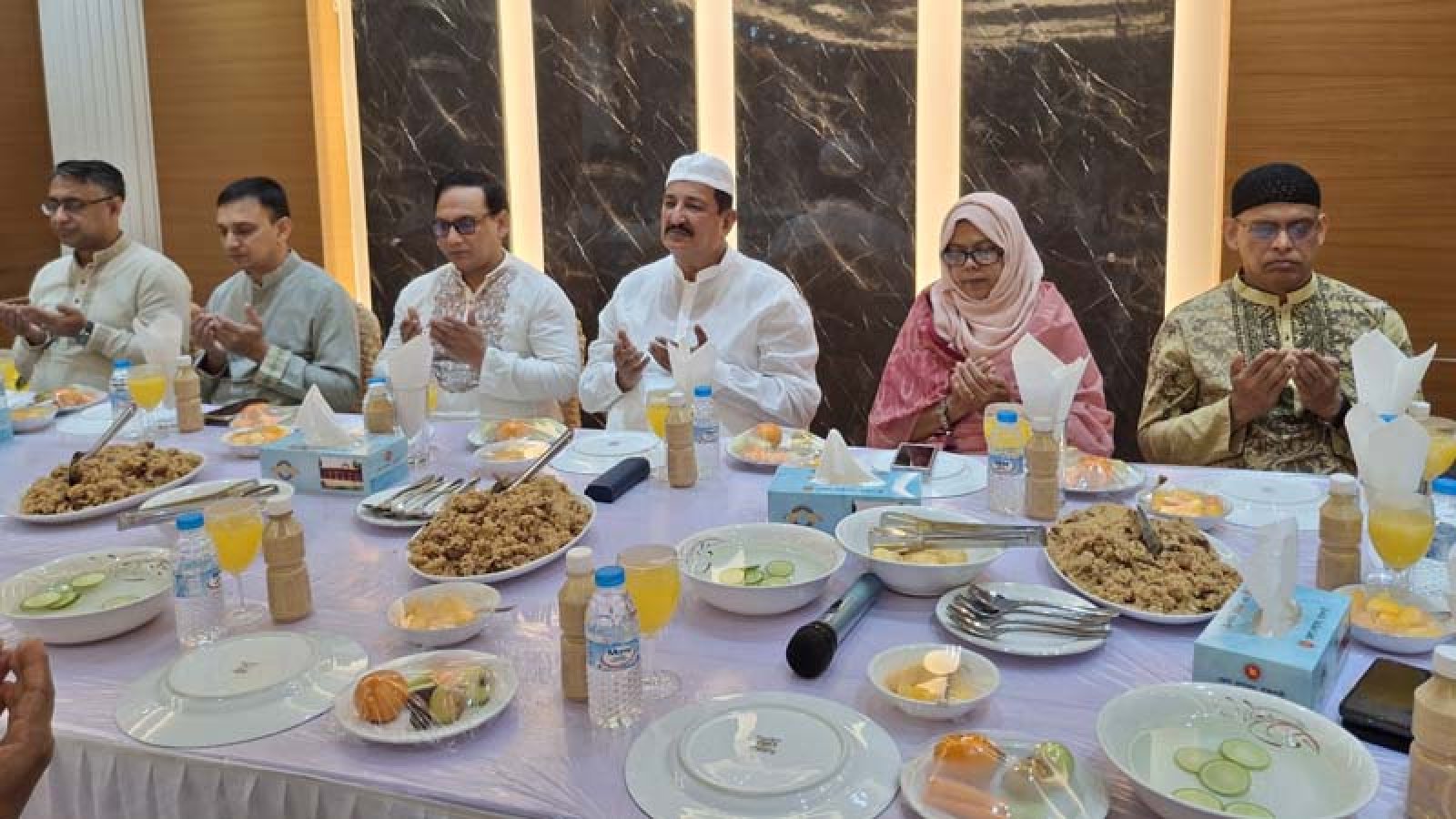 রাজশাহীতে জুলাই গণঅভ্যুত্থানে শহীদ পরিবারের সঙ্গে ইফতার করলেন ভূমিমন্ত্রী মিনু