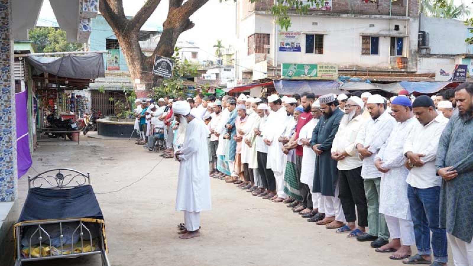 সাবেক কাউন্সিলর বেলালের মা ও নেসকোর কর্মচারী ইউনিয়নের নেতা মিলনের সহধর্মিণীর জানাযা অনুষ্ঠিত