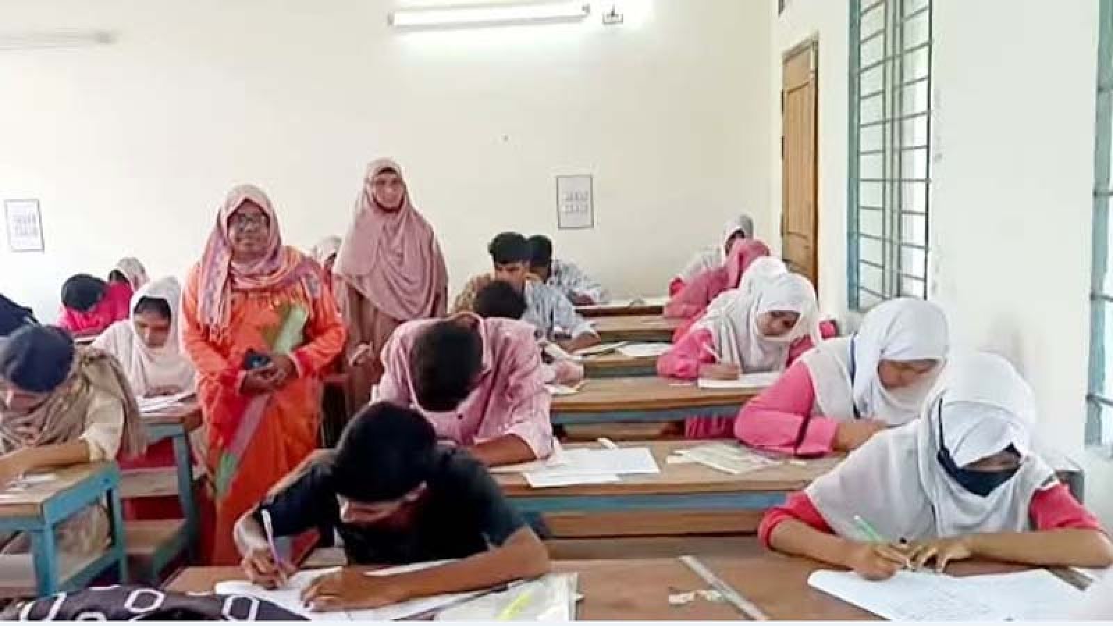 নিয়ামতপুরে এসএসসি পরীক্ষার প্রথম দিনেই অনুপস্থিত ৬৪ পরীক্ষার্থী