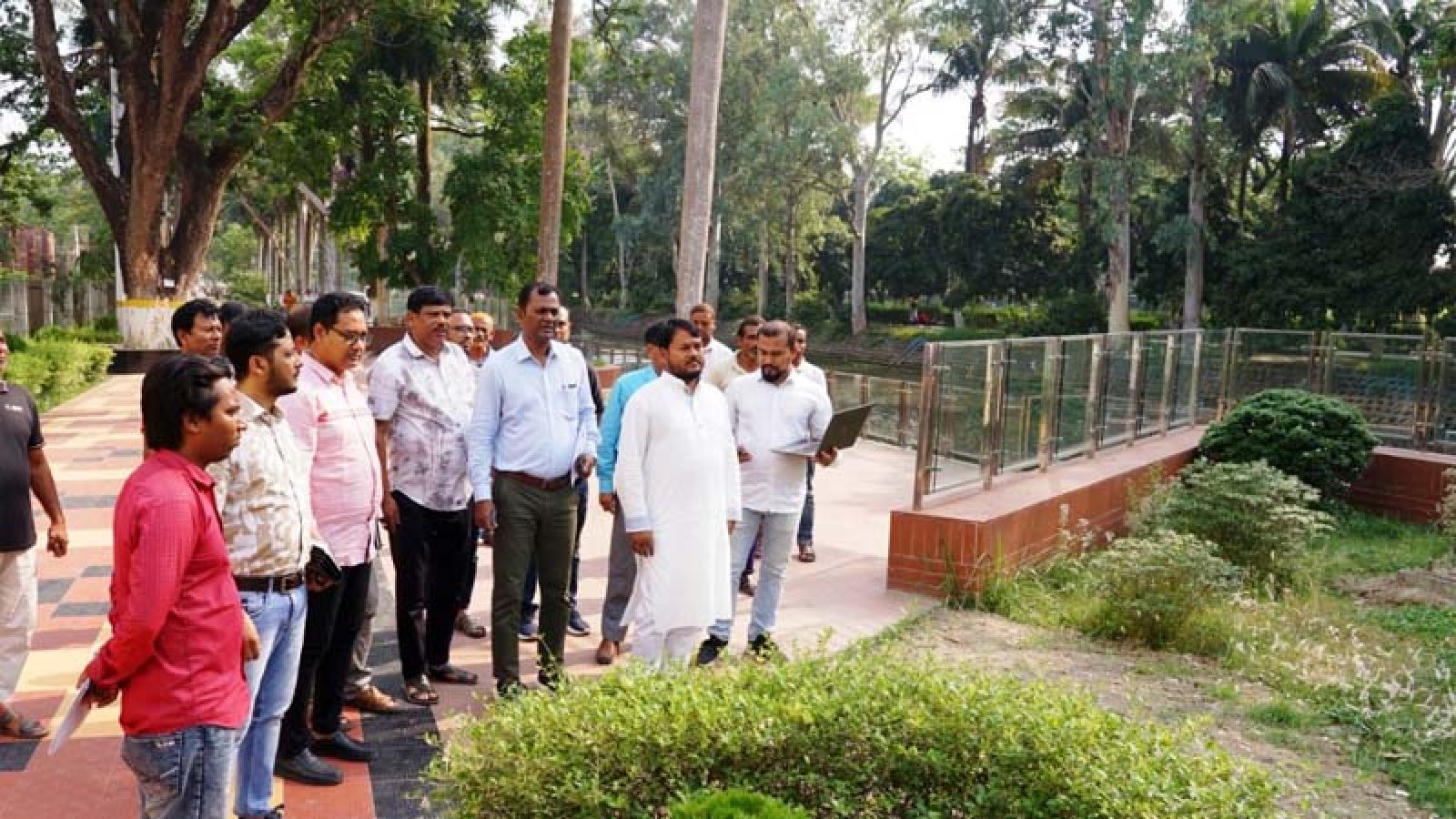 রাজশাহী কেন্দ্রীয় উদ্যান ও চিড়িয়াখানার অভ্যন্তরে বিভিন্ন উন্নয়ন কাজ বাস্তবায়নে নির্দেশনা
