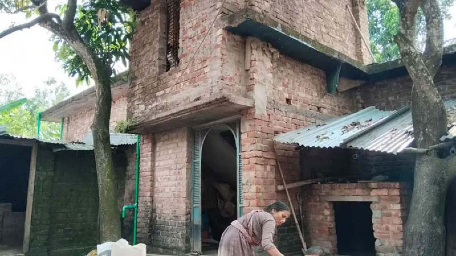 বদলগাছীতে ভিজিএফের তালিকায় পাকা বাড়ি-জমির মালিকরা