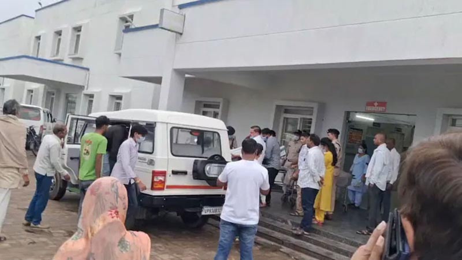 ভারতে বিষাক্ত মদ পানে অন্তত ১২ জনের মৃত্যু, রাজ্যজুড়ে সতর্কতা