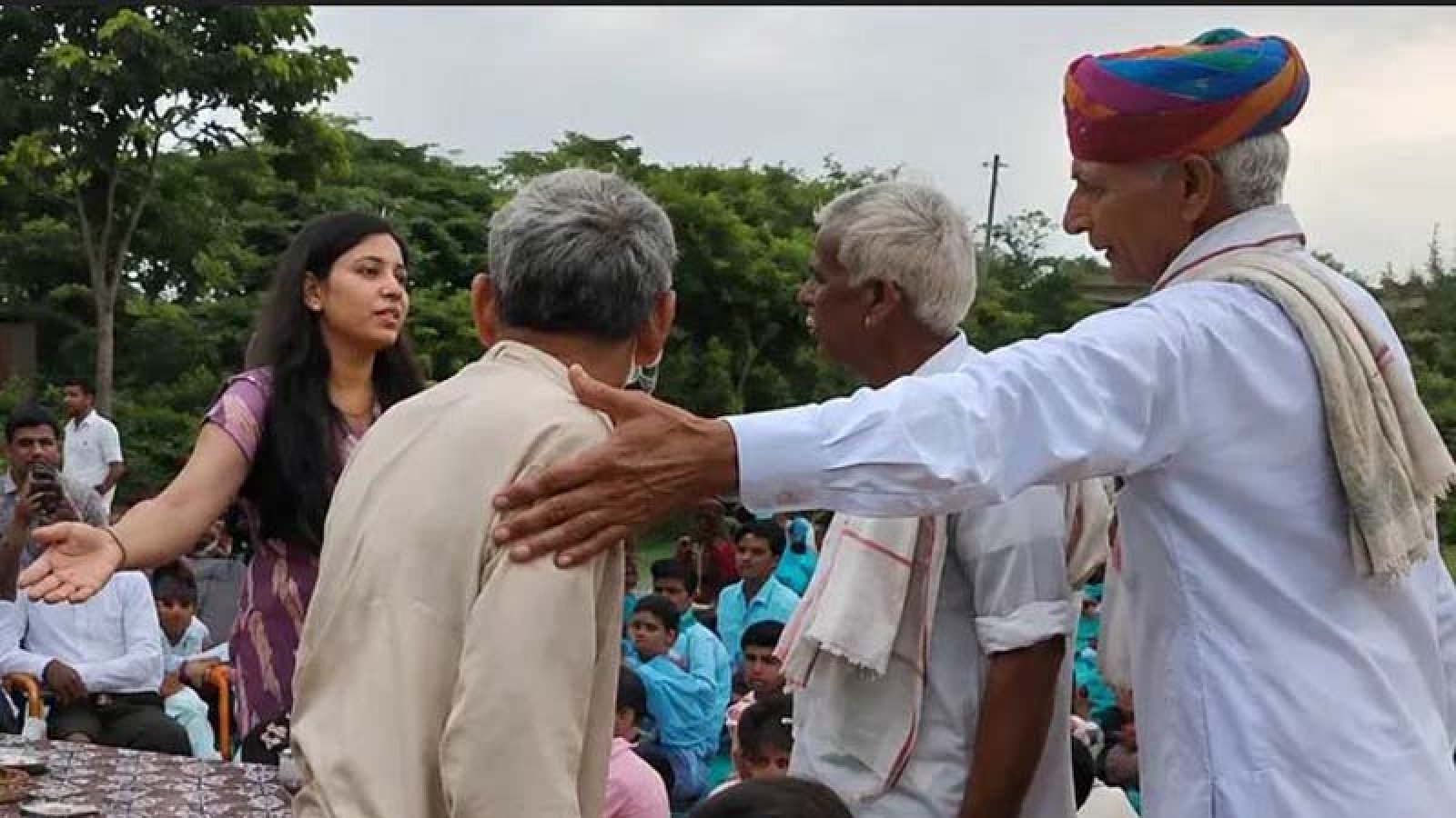 দলিত সম্প্রদায়ের হওয়ায় চেয়ার থেকে উঠিয়ে দুই ব্যক্তিকে বসানো হলো নিচে