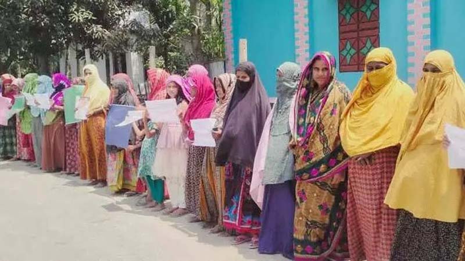 ‘বর তুমি কার’ স্লোগানে তোলপাড় ফুলবাড়ী