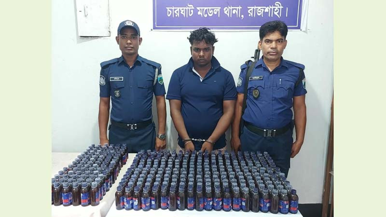 চারঘাটে ৩৬০ বোতল অবৈধ মাদকসহ গ্রেপ্তার, দুই মোটরসাইকেল জব্দ