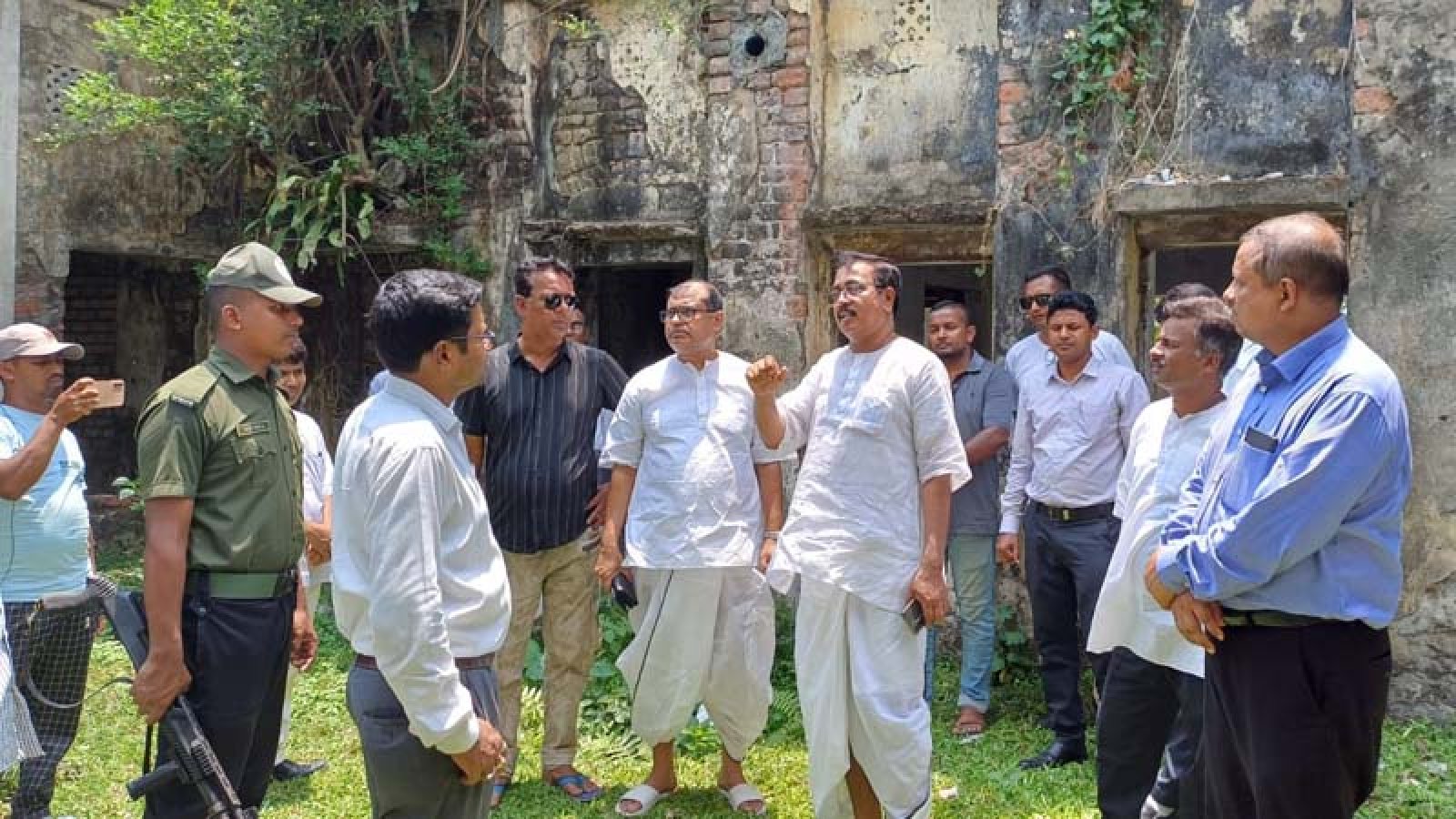 পাবনায় ঠাকুর অনুকূল চন্দ্রের স্মৃতি বিজড়িত দুই ভবনের নিলাম স্থগিত, ভক্তদের মাঝে স্বস্তি