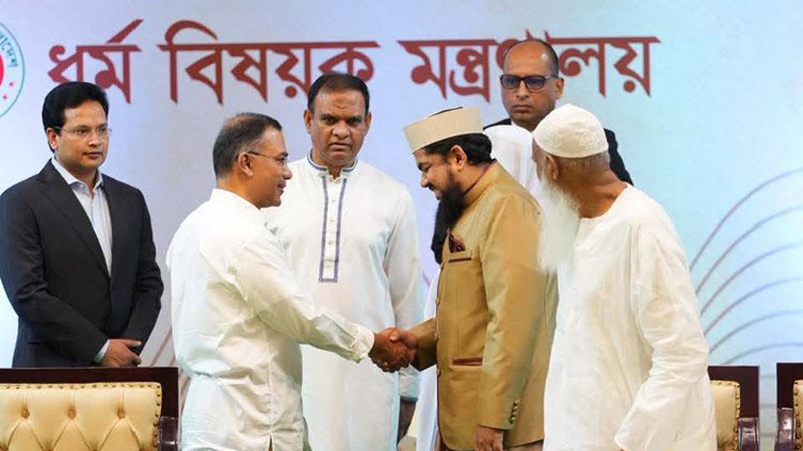 ইমাম-পুরোহিতদের হাতে মাসিক সম্মানী তুলে দিলেন প্রধানমন্ত্রী