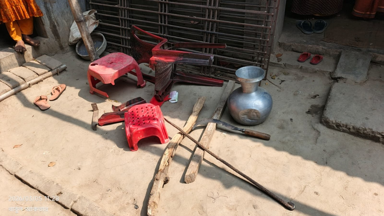 সাপাহারে জমি নিয়ে বিরোধ জেরে ভাঙচুর ও মারধর