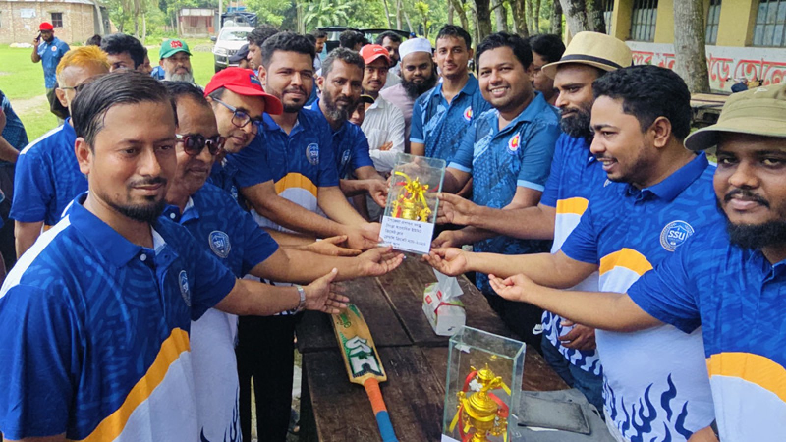 সিংড়ায় প্রশাসন-সাংবাদিক প্রীতি ক্রিকেট ম্যাচ অনুষ্ঠিত