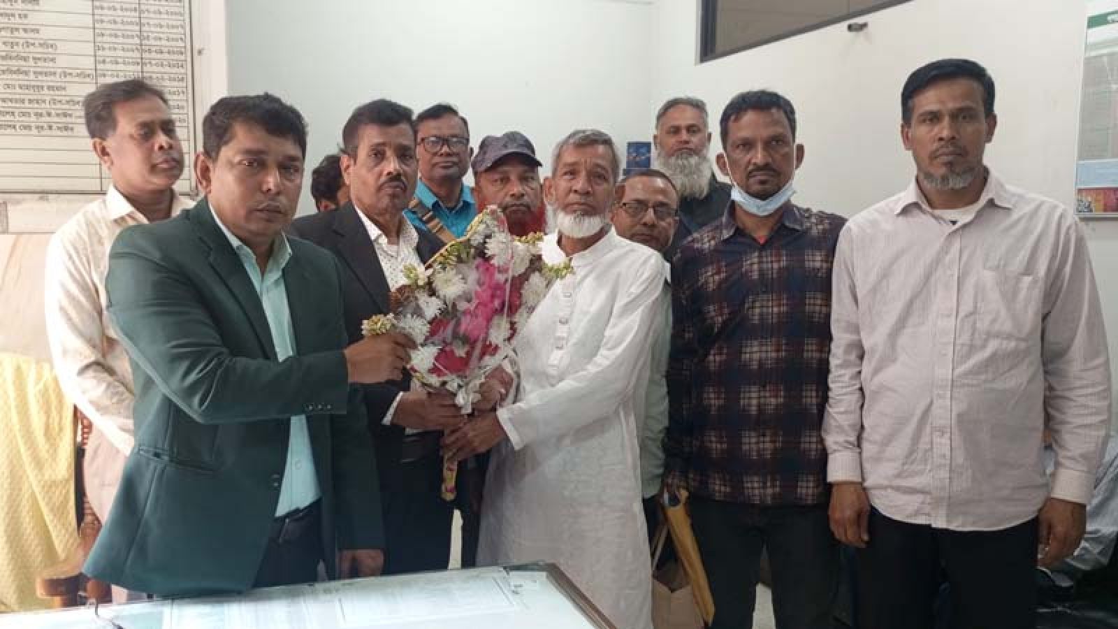 রাসিকের কর আদায়কারী লুৎফর রহমানের অবসরজনিত বিদায় সংবর্ধনা অনুষ্ঠিত