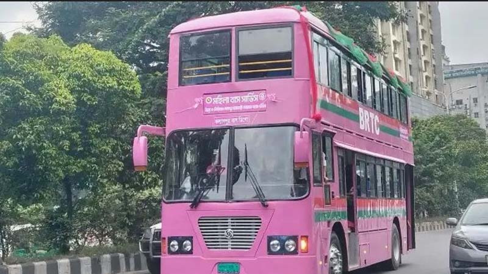 চালুর পরদিনই মহিলা বাসে যাত্রী নেই